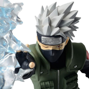 Figurine Kakashi Hatake en position de combat, détaillée avec un effet dynamique, inspirée de l'anime Naruto