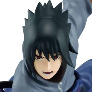 Figurine Sasuke Uchiha de Naruto Shippuden accroupi en pose de combat