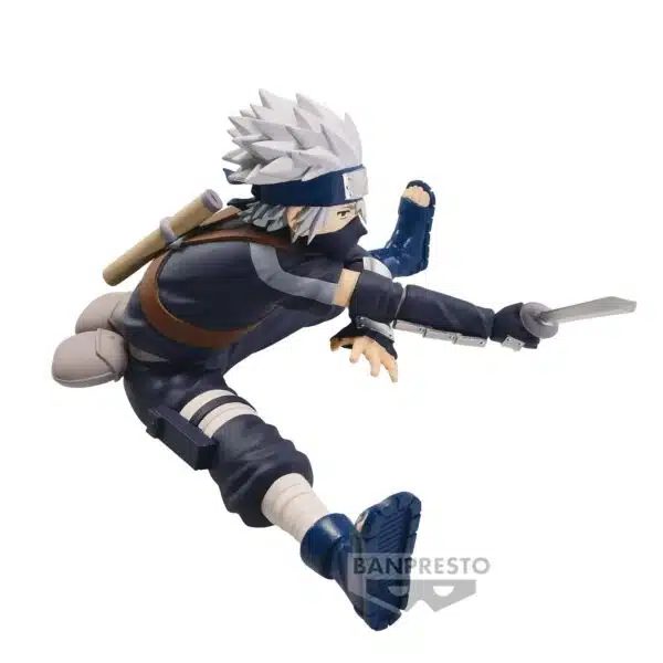 Kakashi Hatake est un personnage clé du manga et de l'animé "Naruto", où il se distingue en tant que ninja du village de Konoha. Il endosse le rôle de mentor pour Naruto, Sasuke, et Sakura, guidant ce trio à travers leurs diverses aventures et épreuves. Kakashi est célèbre pour son surnom de "Ninja Copieur", en référence à sa capacité à imiter les techniques de ses adversaires.