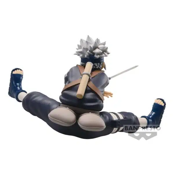 Kakashi Hatake est un personnage clé du manga et de l'animé "Naruto", où il se distingue en tant que ninja du village de Konoha. Il endosse le rôle de mentor pour Naruto, Sasuke, et Sakura, guidant ce trio à travers leurs diverses aventures et épreuves. Kakashi est célèbre pour son surnom de "Ninja Copieur", en référence à sa capacité à imiter les techniques de ses adversaires.