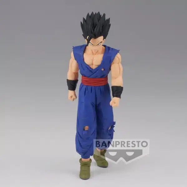 La figurine en PVC d'Ultimate Gohan, issue de la série Solid Edge Works Vol.14, capture avec maestria l'une des formes les plus puissantes de Son Gohan, telle qu'elle est révélée après que le Vieux Kaïô Shin ait libéré son potentiel latent.