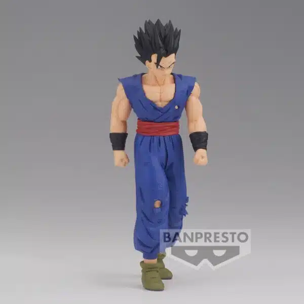 La figurine en PVC d'Ultimate Gohan, issue de la série Solid Edge Works Vol.14, capture avec maestria l'une des formes les plus puissantes de Son Gohan, telle qu'elle est révélée après que le Vieux Kaïô Shin ait libéré son potentiel latent.