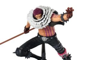 image d'une figurine katakuri coloseum dans une posture dynamique avec son arme à la main.