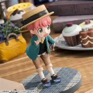 Cette figurine Anya Spy x Family est dans une pose étonnée, vêtue d'une tenue à la mode qui met en avant son côté adorable et plein de vie.