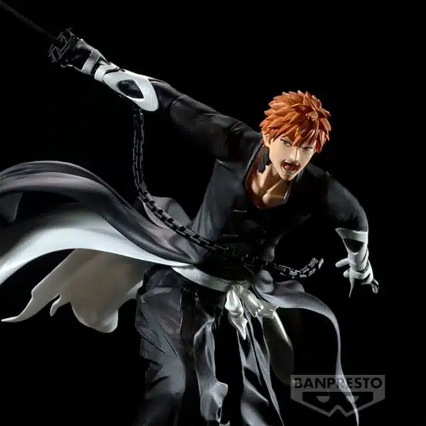 Cette figurine Ichigo Kurosaki le présente dans une posture dynamique, prêt à bondir sur son adversaire pour lui porter un coup fatal.